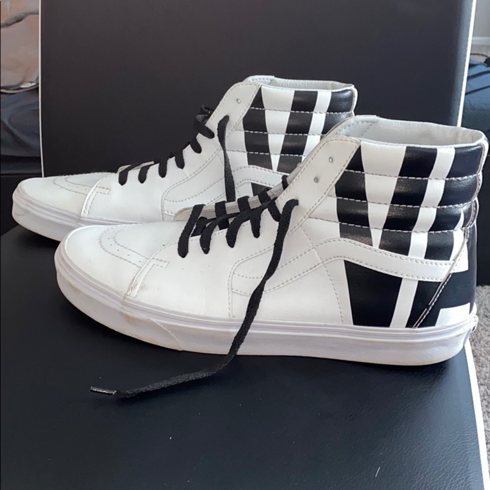 High top black and white vans